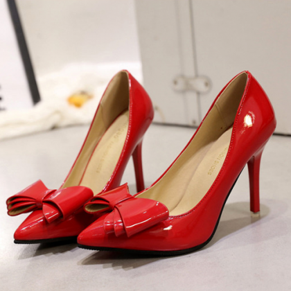 pointed bow heels
